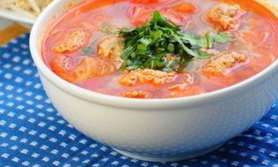 Рецепт супа из баранины с горохом, фрикадельками и томатом