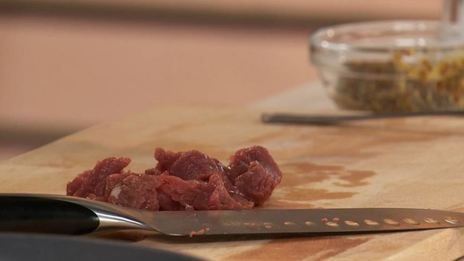 кефирный суп со свеклой и чипсами из лаваша