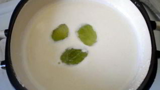 Ахобланко-испанский холодный суп из миндаля