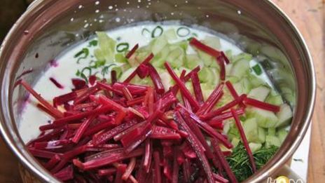 хладник литовский — холодный суп из свеклы