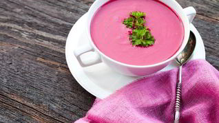 Холодник на курином бульоне из запеченной свеклы