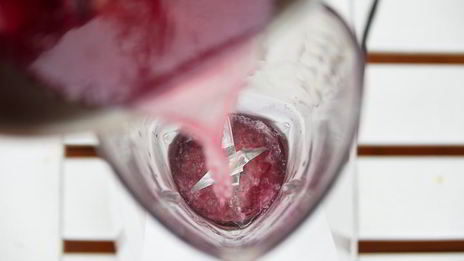 холодный крем-суп из свеклы с щавелем