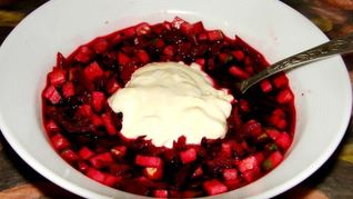 Холодный суп ботвинья из свеклы