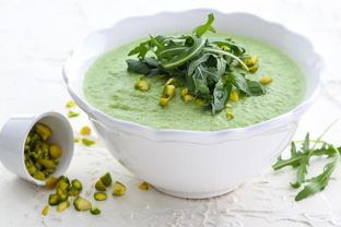 Холодный суп из кабачков с фисташками