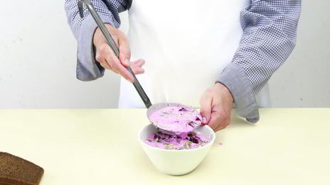 холодный суп из простокваши и свеклы