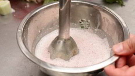 холодный суп из редиса в черном хлебе