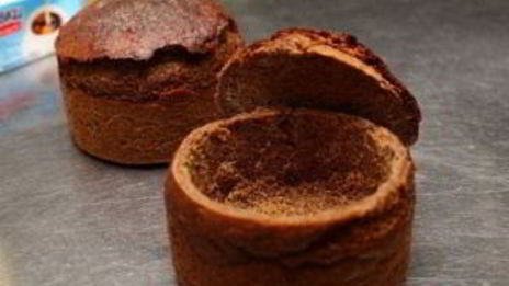 холодный суп из редиса в черном хлебе