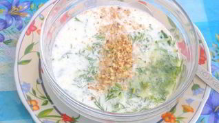 Холодный суп из зелени с огурцами на кефире для похудения