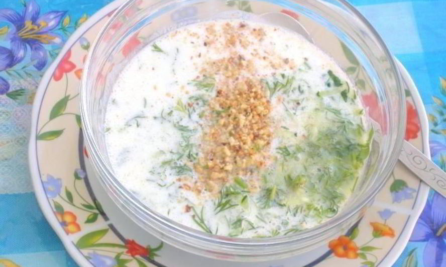 Рецепт холодного супа из зелени с огурцами на кефире для похудения