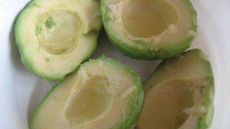 холодный суп-пюре авокадо и компания