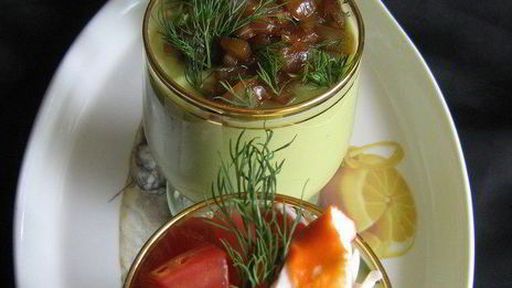 холодный суп-пюре авокадо и компания