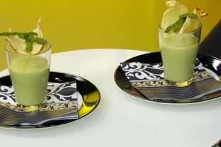 Холодный суп-пюре из спаржи и авокадо