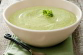 Холодный суп-пюре из цуккини и козьего сыра