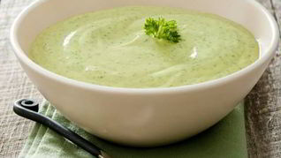 Холодный суп-пюре из цуккини и козьего сыра