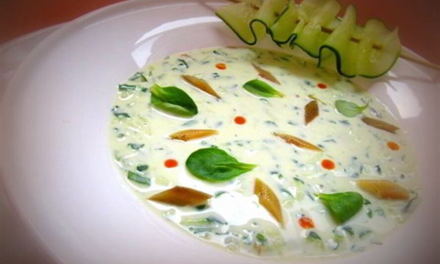 Рецепт холодного супа с огурцом и копченой рыбой