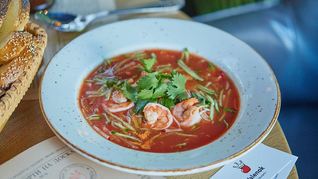 Холодный томатный суп Кук-си с креветками