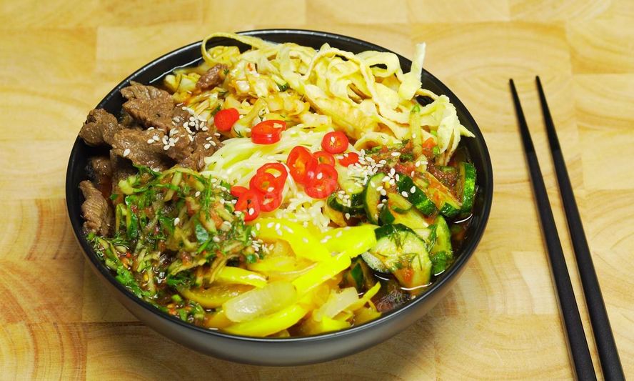 Рецепт кукси с говядиной и яичной лапшой