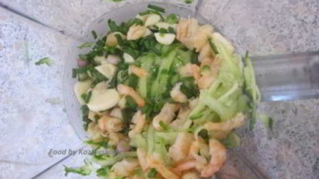 пряный холодный суп из огурца с креветками