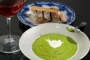 Крем-суп с чесноком и зеленым горошком