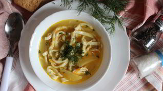 Куриный суп с домашней лапшой