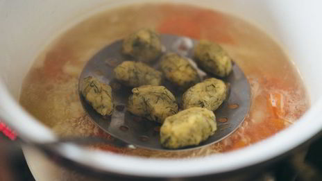 куриный суп с заварными клецками