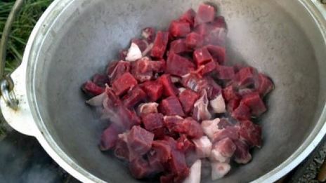 лагман на костре в казане