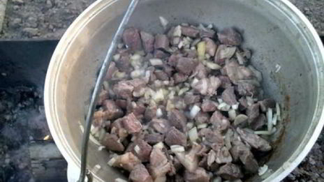 лагман на костре в казане