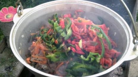 лагман на костре в казане