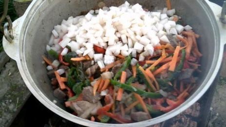 лагман на костре в казане