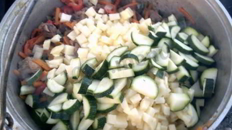 лагман на костре в казане