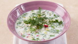 Окрошка на кефире с курицей