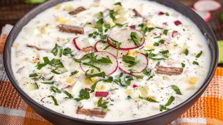 Окрошка с говядиной и таном