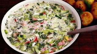 Окрошка с редисом и свежей зеленью