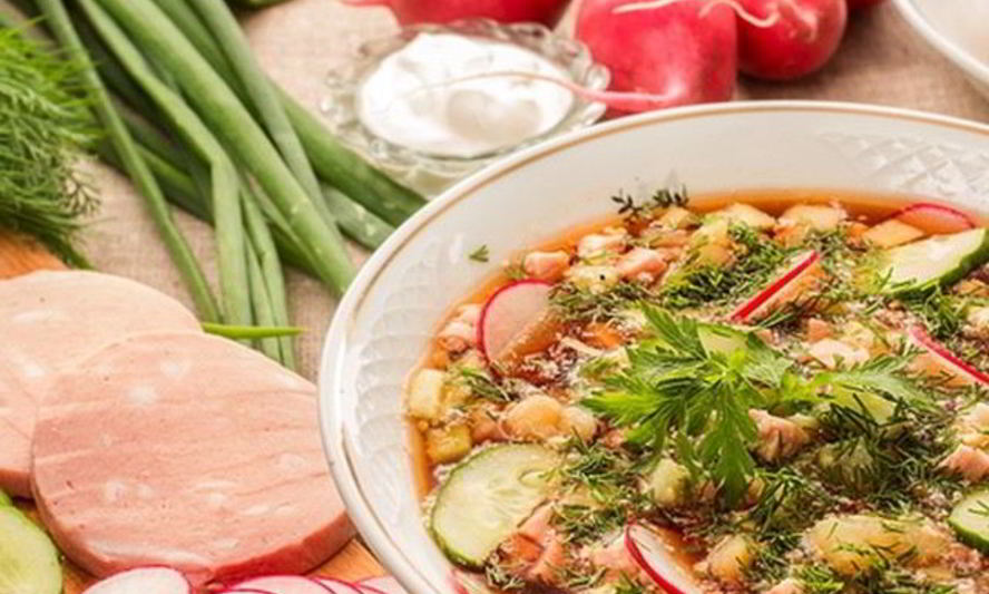 Рецепт окрошки с томатным соком и свежими огурцами