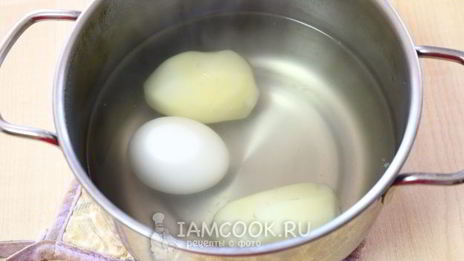 окрошка с зеленым горошком