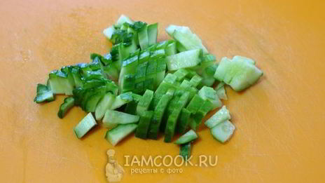 окрошка с зеленым горошком