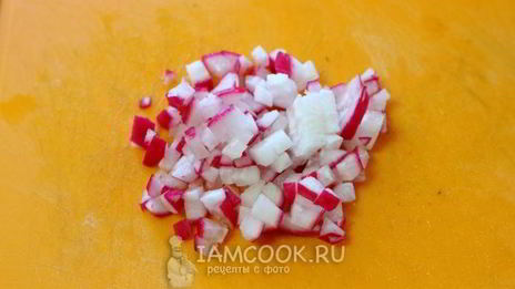 окрошка с зеленым горошком