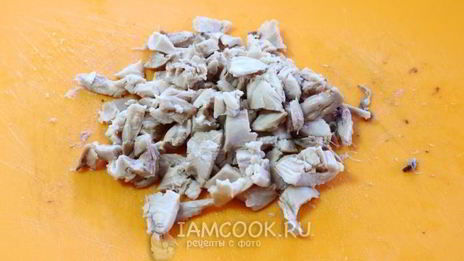 окрошка с зеленым горошком