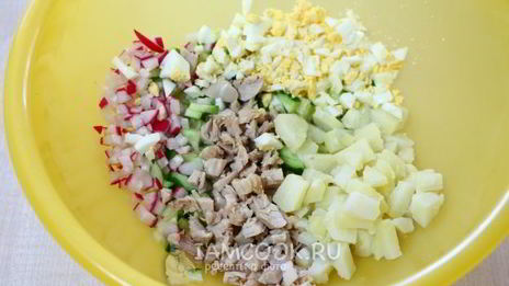 окрошка с зеленым горошком