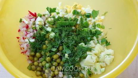 окрошка с зеленым горошком