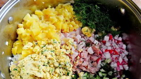 окрошка сборная мясная в ледяной чаше