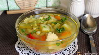 Куриный суп с овощами и фарфалле