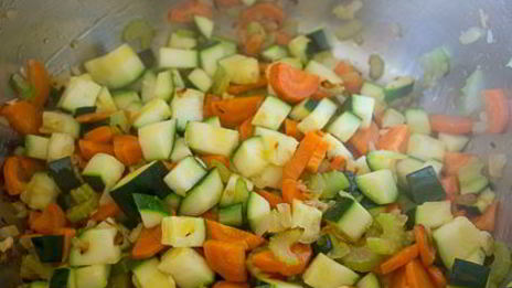 летний овощной суп с красной фасолью