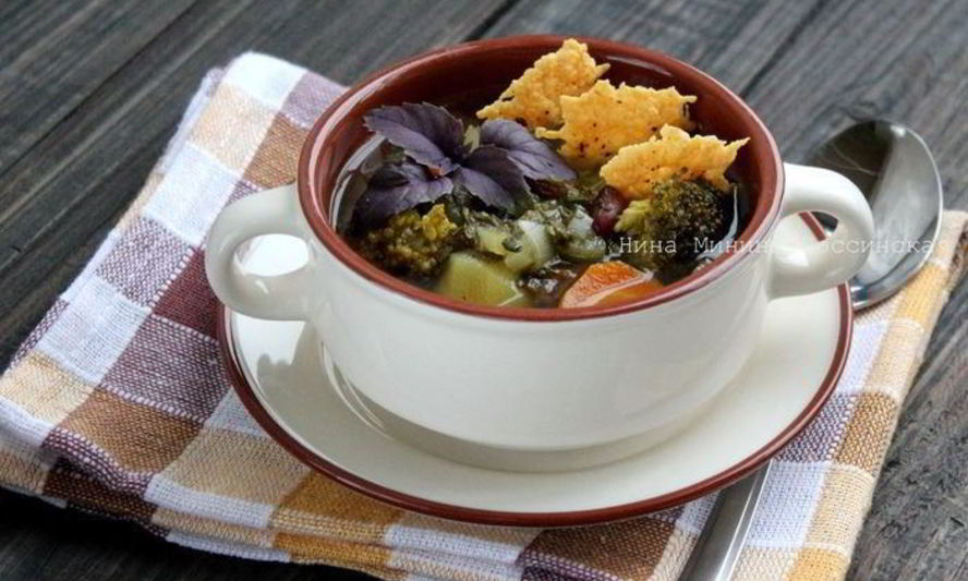 Рецепт минестроне с чипсами из пармезана