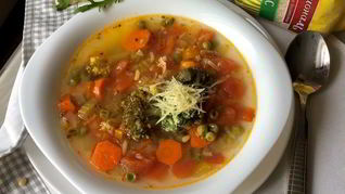 Минестроне с рисом и песто из руколы
