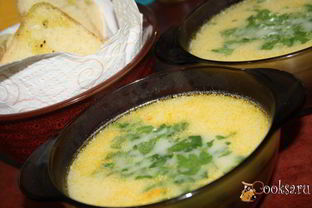 Нежный суп с курицей, сыром и овощами