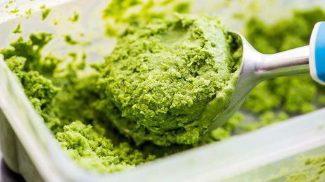 овощной крем-суп с мороженым из шпината и сметаны