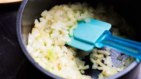 овощной крем-суп с мороженым из шпината и сметаны