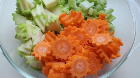 овощной, летний супчик с томатно-чесночными гренками