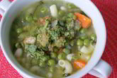 Овощной суп с фасолью и песто